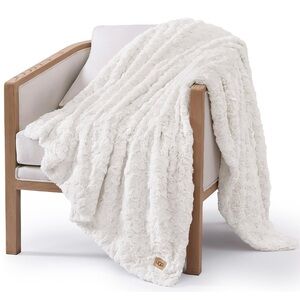 UGG Cream Textured Throw Blanket NWOT